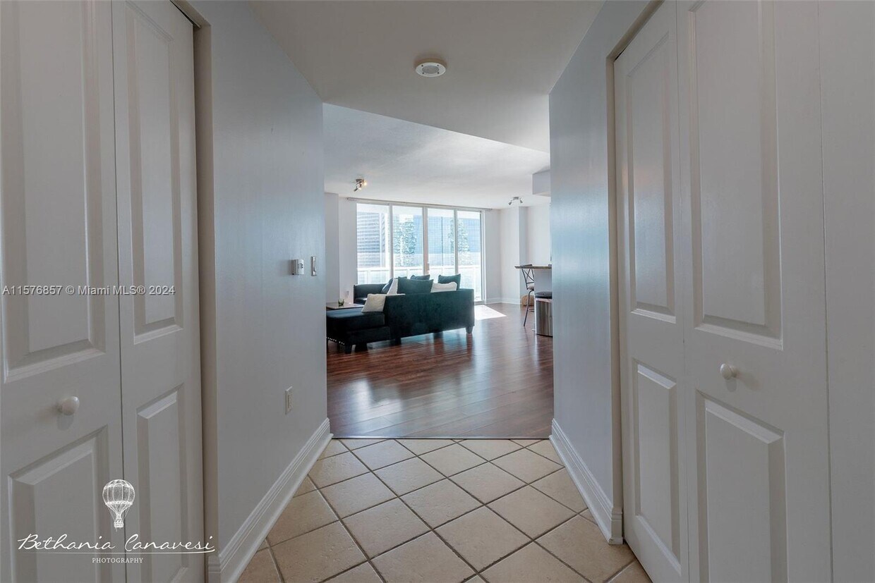 Primary Photo - 1250 S Miami Ave