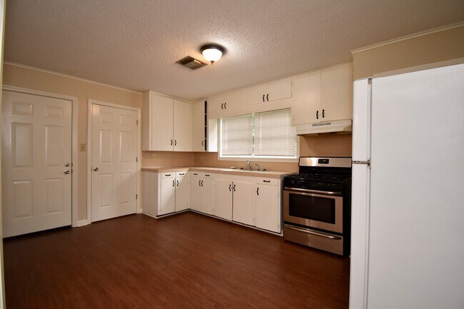 Foto del edificio - 3 Bedroom 1 Bath with lots of Updates!