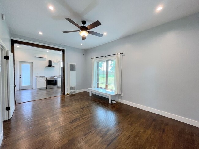 Foto del edificio - Updated 2 bedroom home