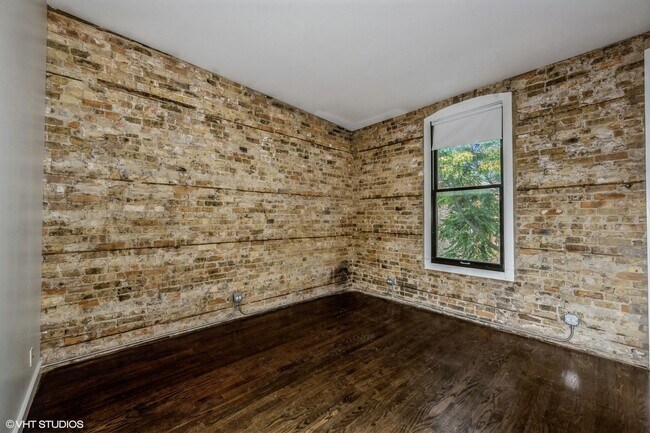 Building Photo - 948 W Armitage Ave