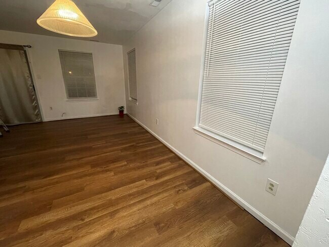 Dining room extending to living room - 3901 Tall