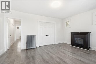 Building Photo - 1 Fairholt Rd N