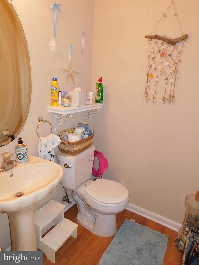 Building Photo - 2808 Dwight Ave