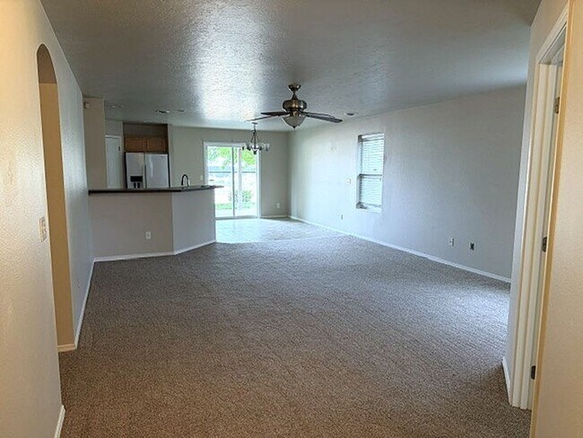 Foto del edificio - Beautiful 3 be 2 bath home with office in Meridian just off Locust Grove and Amity