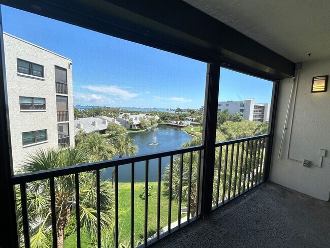Building Photo - Pasadena Cove - 2 BR 2 BA Condo in Gated W...