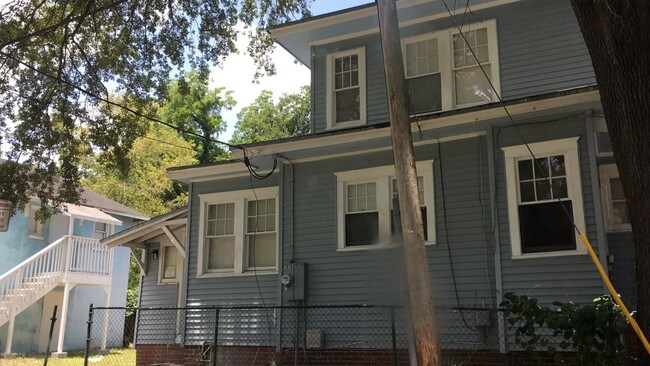 Building Photo - 2036 Moncrief Rd
