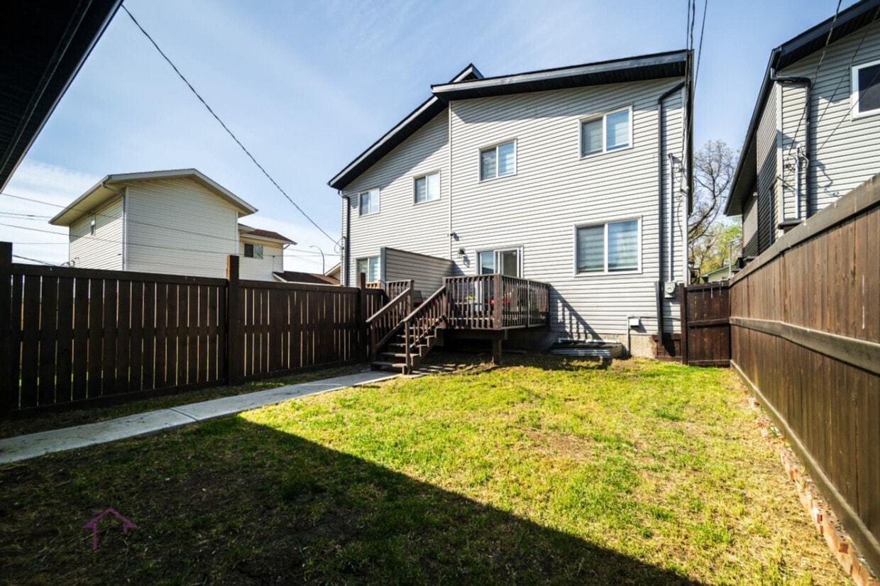 Photo principale - 10752-10792 92 St NW