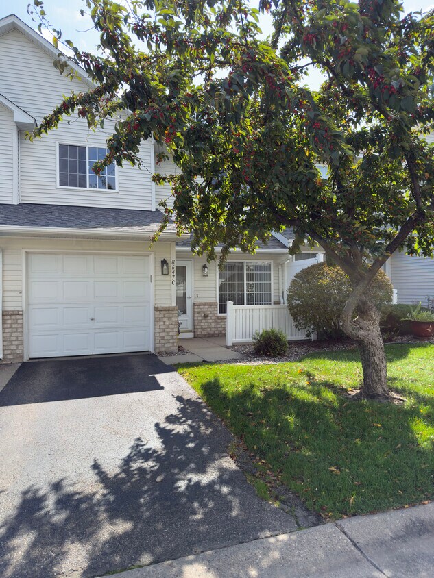 Primary Photo - 8647 Quarry Ridge Ln
