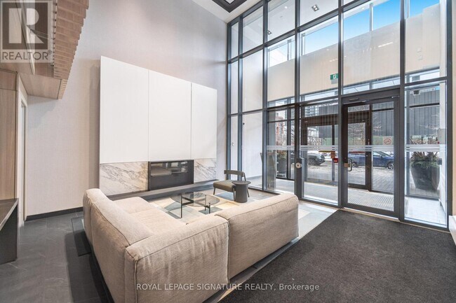 Building Photo - 225 Sumach St