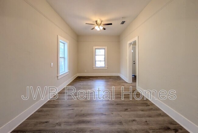 Foto del edificio - 1810 W 24th St