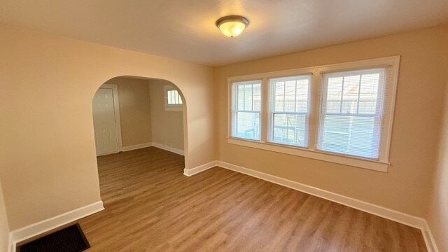 Building Photo - EAST SIDE FULLY RENOVATED 2 BEDROOM BUNGALOW AVAILABLE NOW!