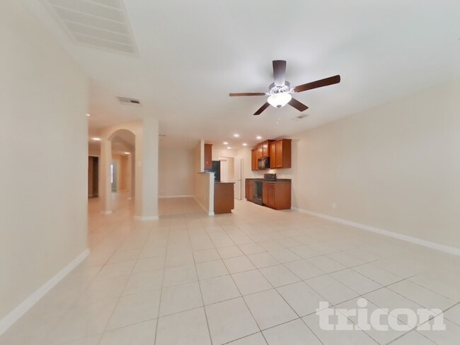 Foto del edificio - 524 Red Dusk Paint Dr