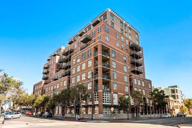 Foto del edificio - Modern East Village Loft at M2i, Small Pet OK! Available Now!