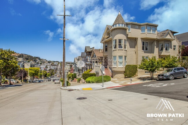 Building Photo - 741 Castro St