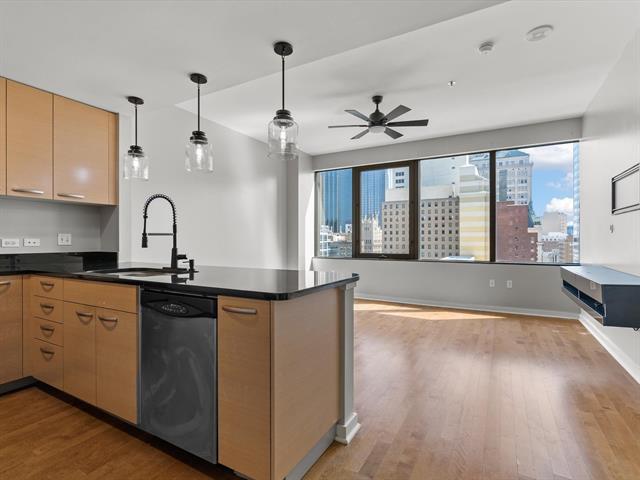 Foto principal - 1200 Main St