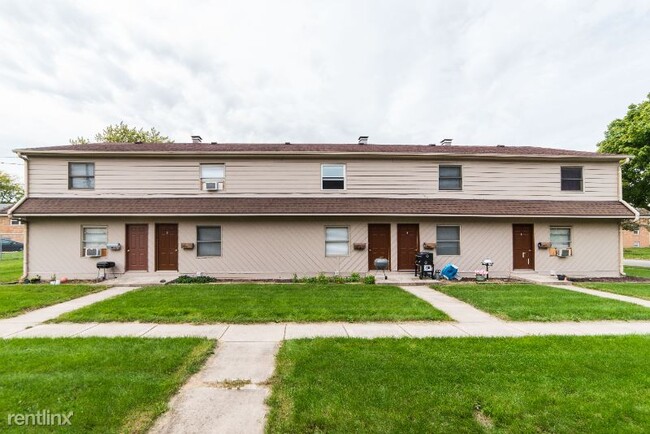Building Photo - 929 W Hillcrest Dr