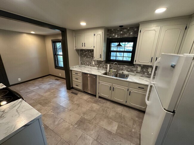 Foto del edificio - 408 Spence Ln