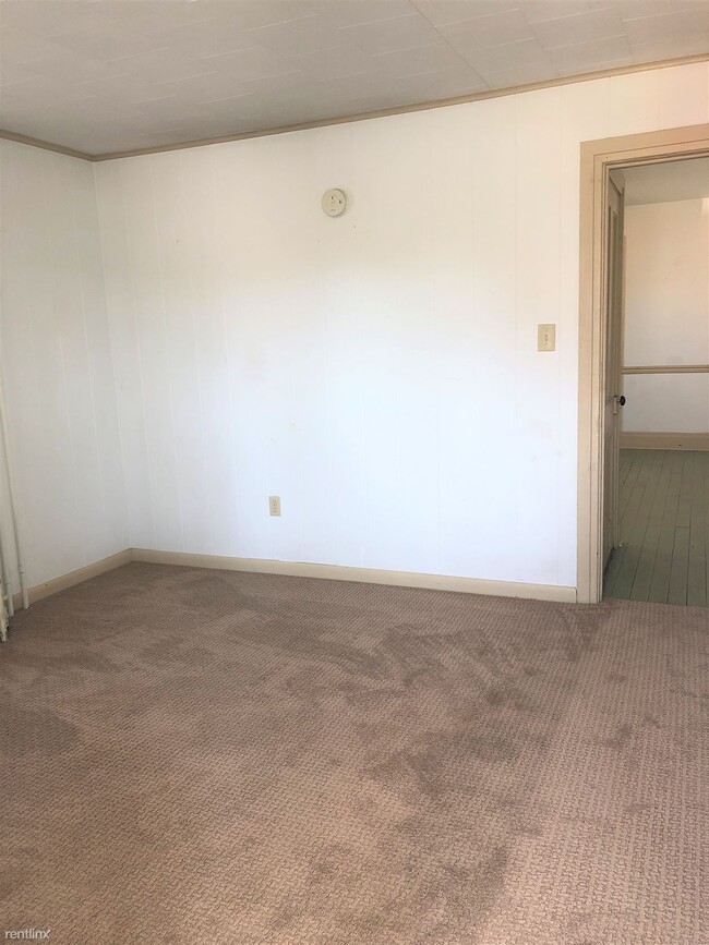 Building Photo - 2 br, 1 bath Duplex - 11 Mill St