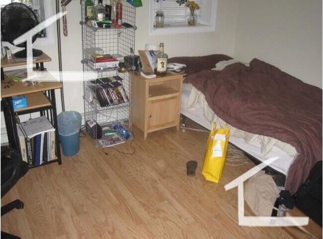 Building Photo - No Brokers Fee, No Security Deposit, Heat, Hot Water included, Packard Corner Area, Laundry is on...