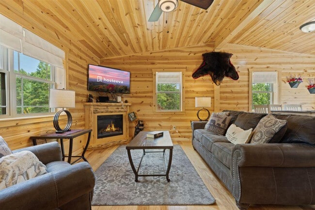 Building Photo - 1150 Pinyon Cir
