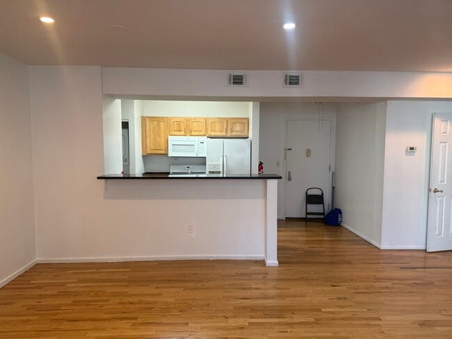 Building Photo - 522 Gregory Ave
