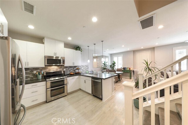 Building Photo - 18 Fenix St