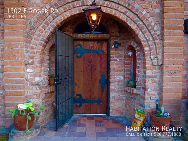 Building Photo - Rare opportunity to rent this historic cas...
