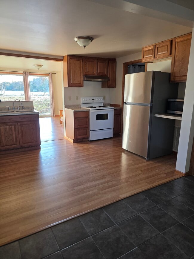 Foto del edificio - 3255 N Lakeshore Dr