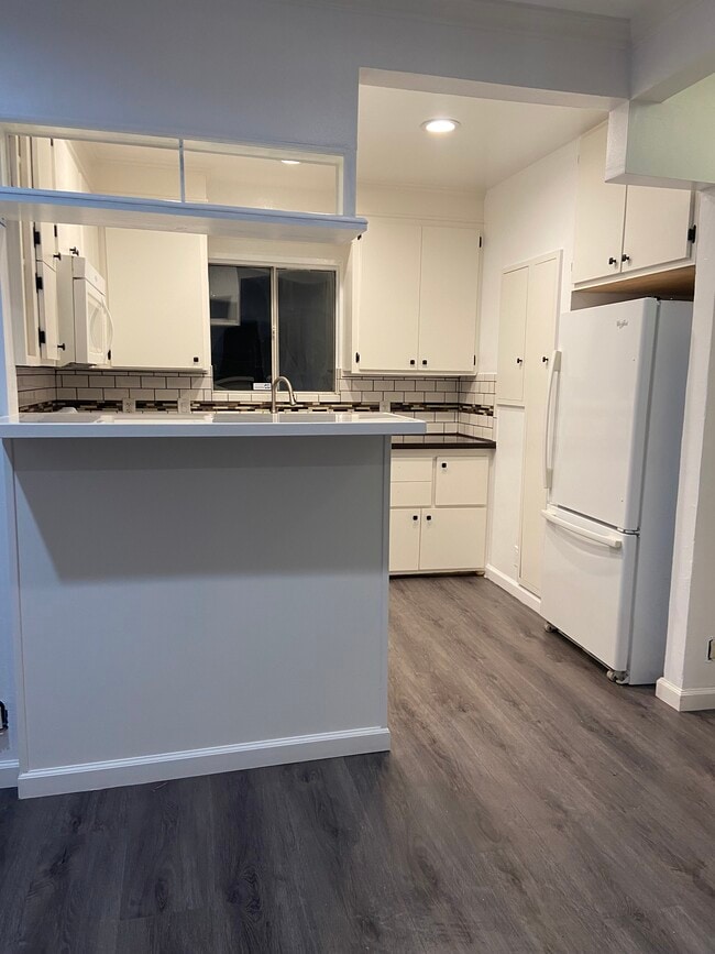 Building Photo - 923 E 21st St