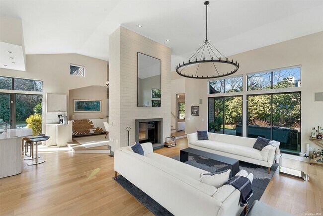 Building Photo - 10 High Point Rd