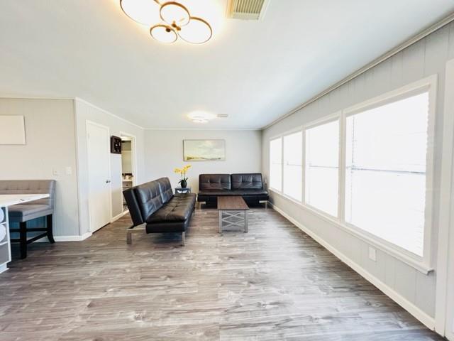 Building Photo - 610 Seashell Dr