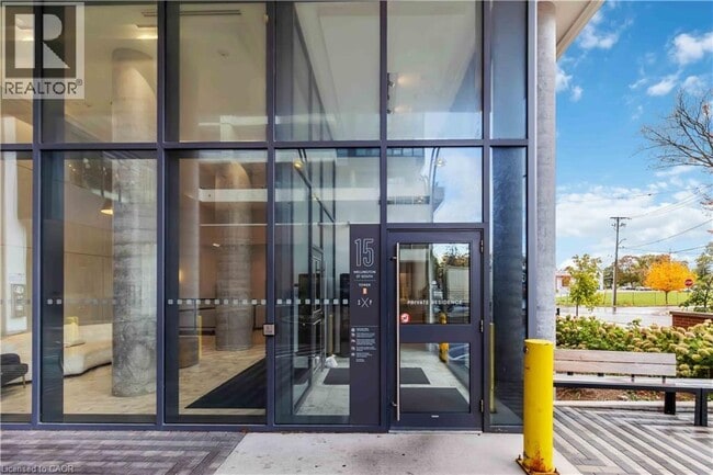 Photo du bâtiment - 15 Wellington St S