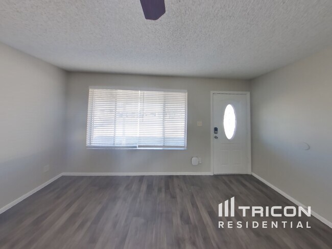 Foto del edificio - 7475 W Beryl Ave