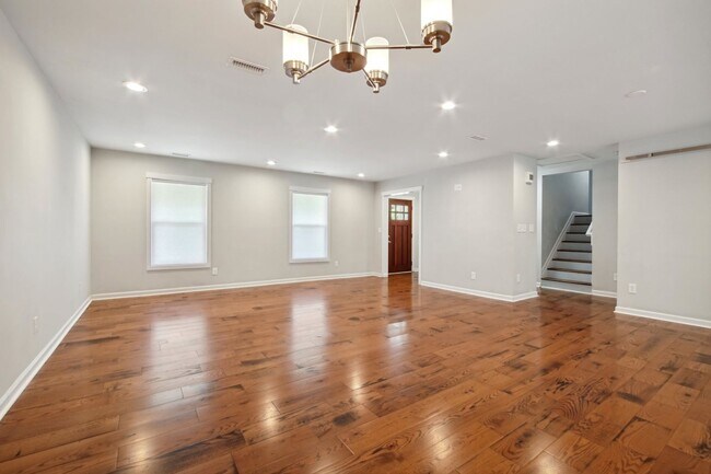Foto del edificio - 4 Bedroom Single Family in Raleigh