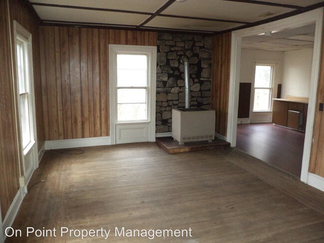 Building Photo - 3 br, 1 bath Apartment - 16 Maple Ave