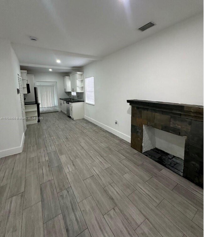 Foto del edificio - 3 bedroom in Miami FL 33150