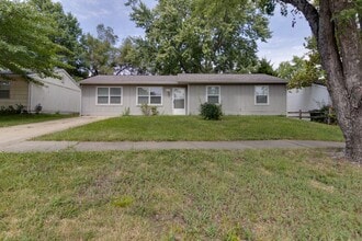Building Photo - 1200 E 27th St