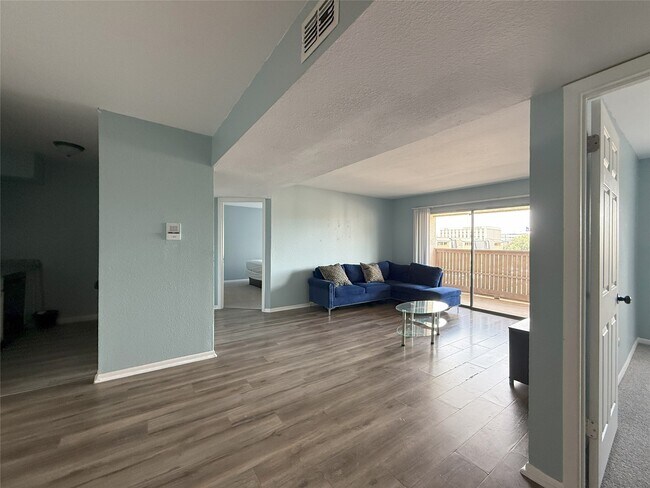 Building Photo - 8523 Hearth Dr