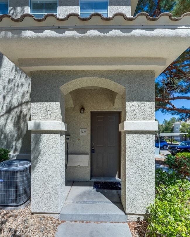 Foto del edificio - 9050 W Warm Springs Rd