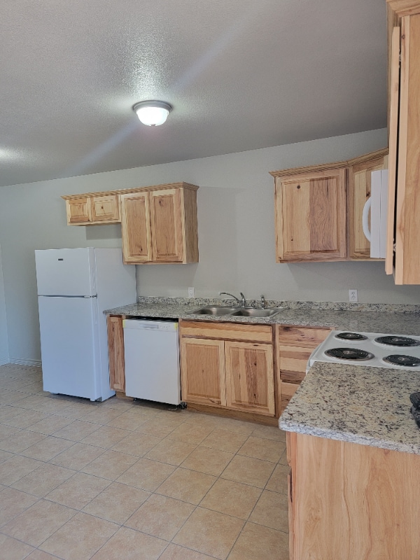 Building Photo - 136 Private Rd