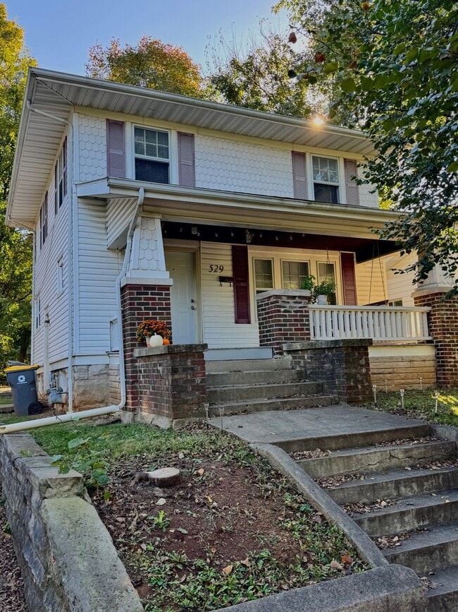 Building Photo - 529 S Washington St