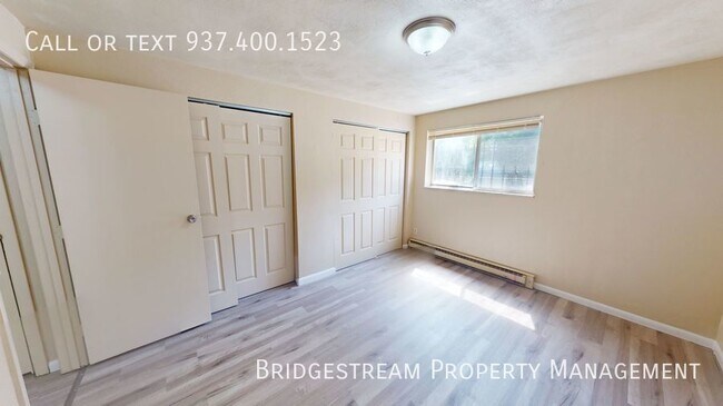 Building Photo - Updated lower level 1 bedroom, 1 bath unit...