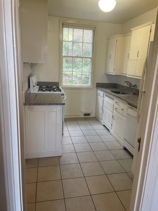 Foto del edificio - 136 High Rd