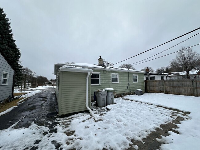 Foto del edificio - 6528 W Lawn Ave