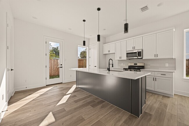 Foto del edificio - 2475 Carmel St