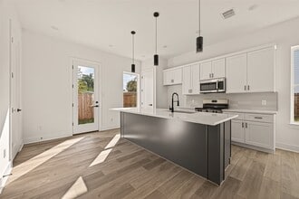 Building Photo - 2475 Carmel St