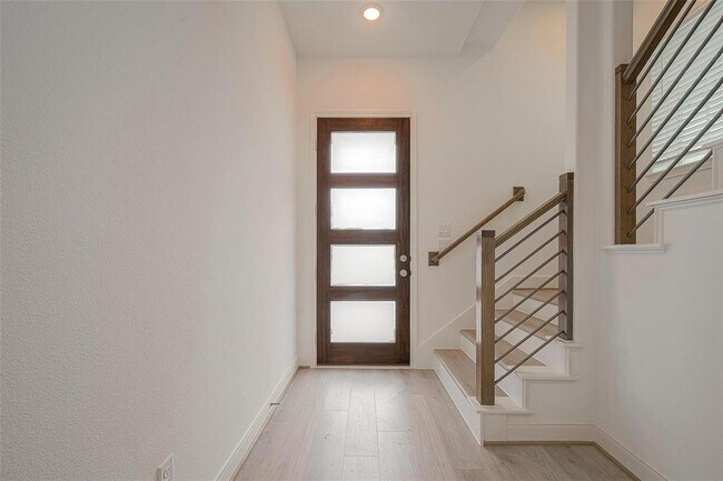 Foto del edificio - 8906 Covenant Pl