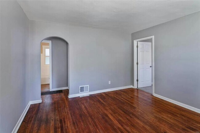 Building Photo - 1465 W Duchesne Dr