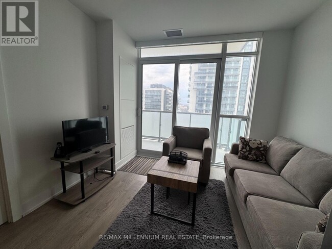 Photo du bâtiment - 2550-2550 Simcoe St N