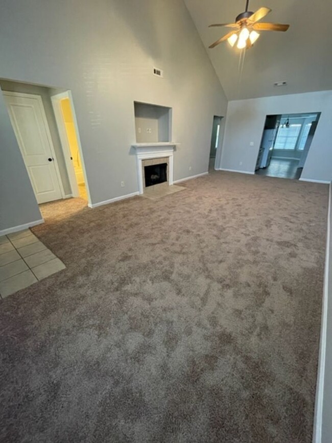Foto del edificio - Townhome for rent in Calera